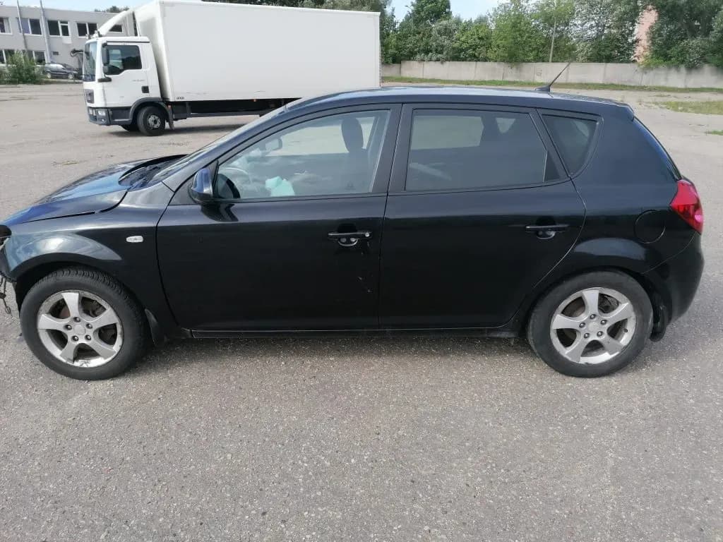 Kuva puretusta autosta 3