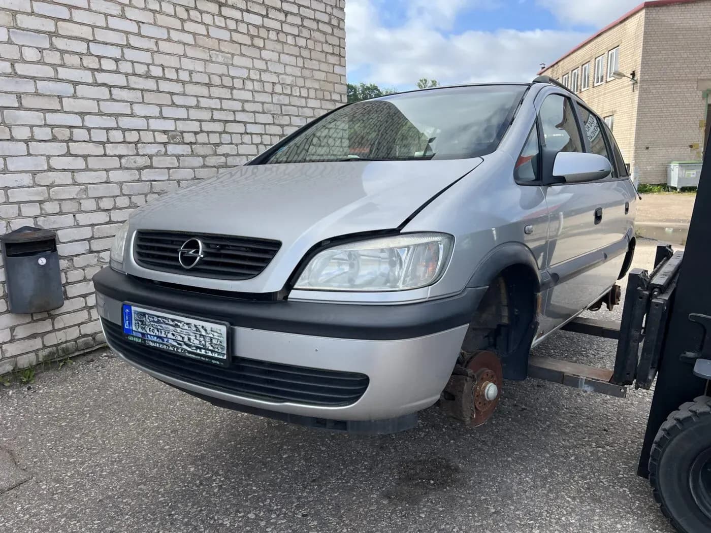 Kuva puretusta autosta 1
