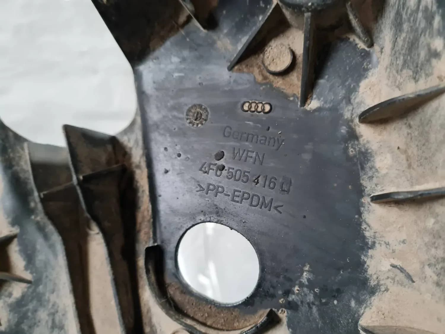 Takajousituksen suojakeho AUDI A6 2008 - foto 3