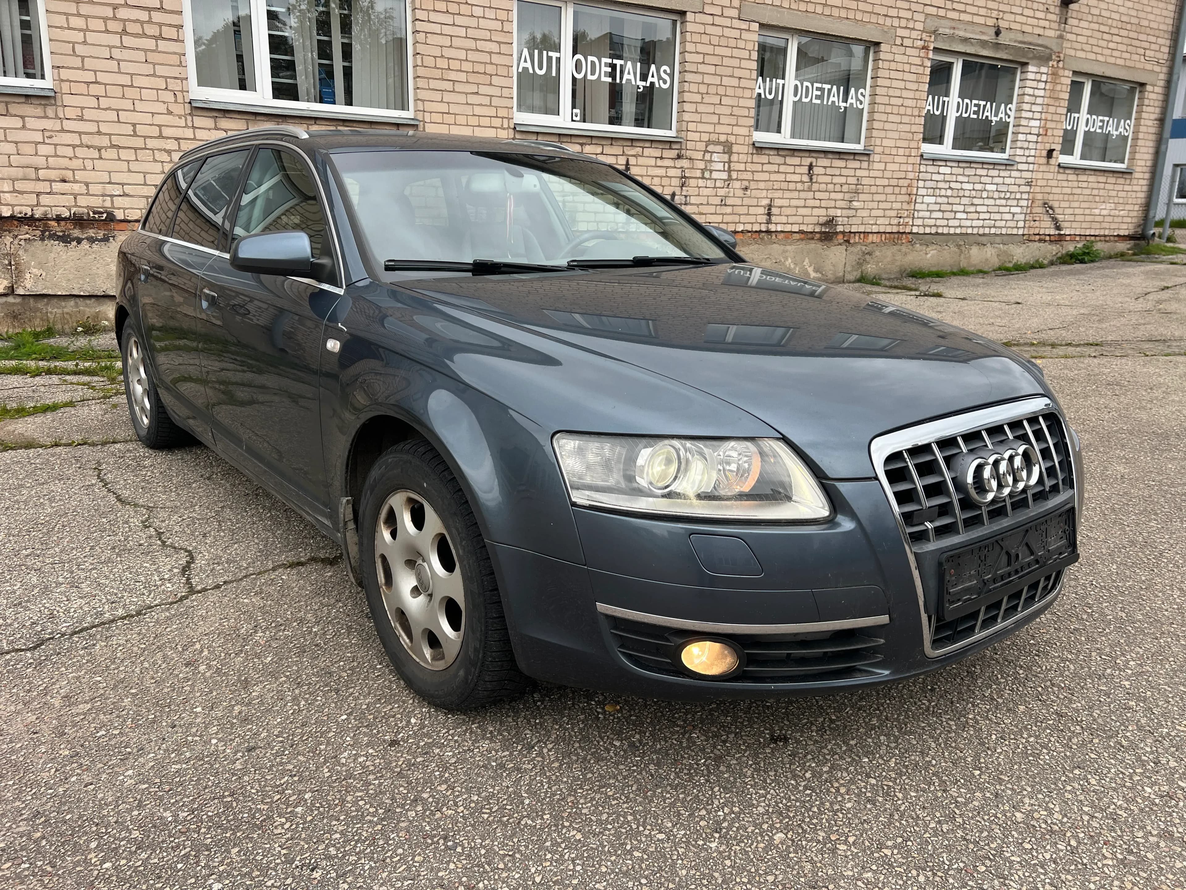 Kuva puretusta autosta 4