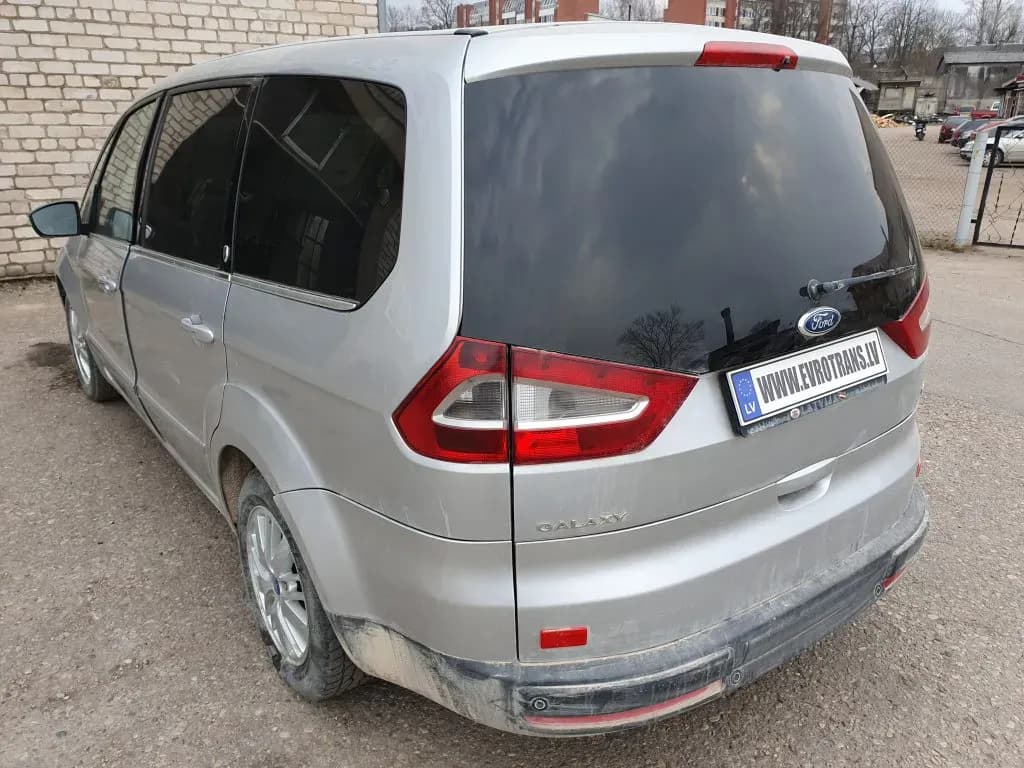 Kuva puretusta autosta 3