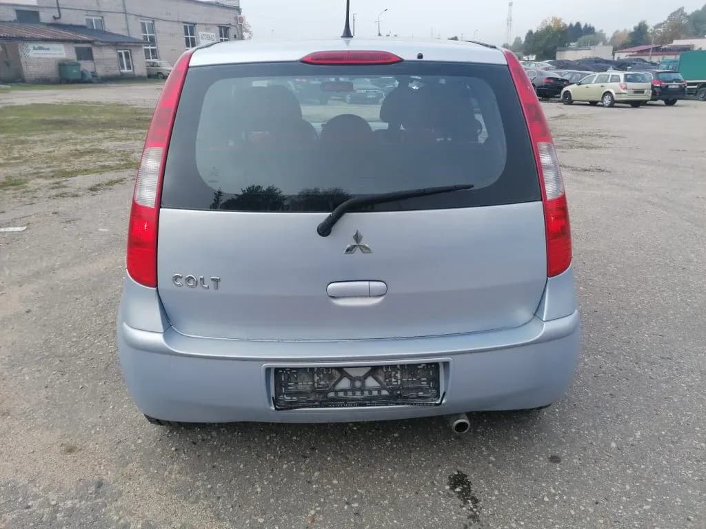 Kuva puretusta autosta 2
