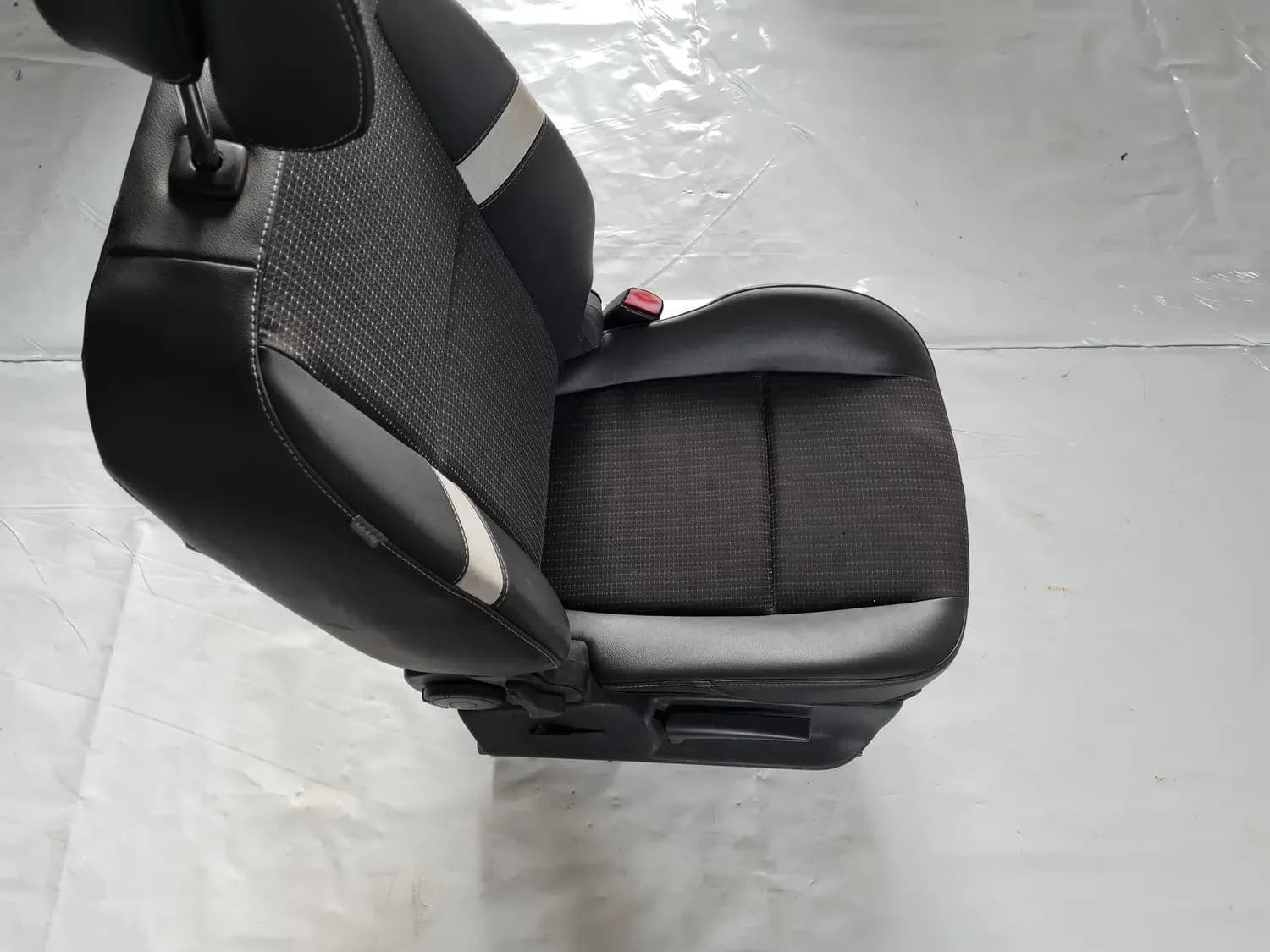 Oikea etuistuin RENAULT SCENIC III 2011 - foto 6