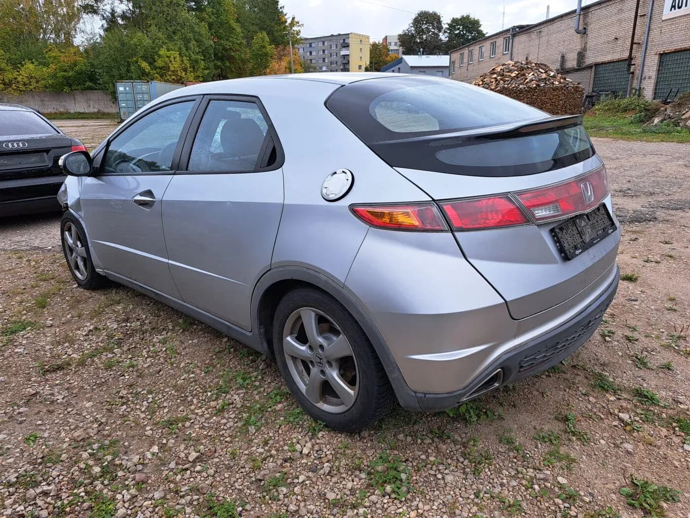 Kuva puretusta autosta 5