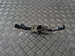 Aliohjautuvuuden vaihtokytkin AUDI 80 1991