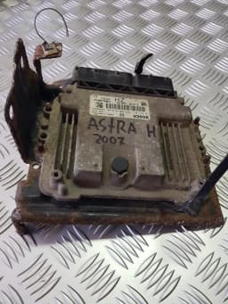 Moottorin ohjausyksikkö OPEL ASTRA H STATION WAGON 2007