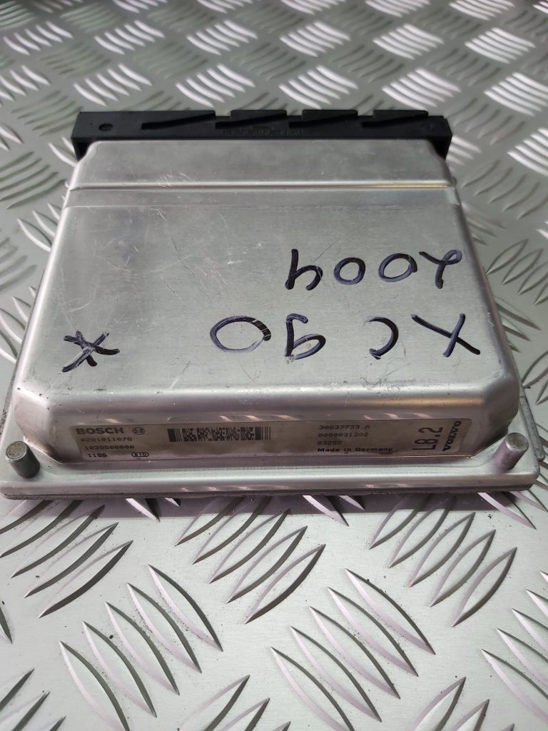 Dzinēja vadības bloks priekš VOLVO XC90 2004 1 Dzinēja vadības bloks priekš VOLVO XC90 2004