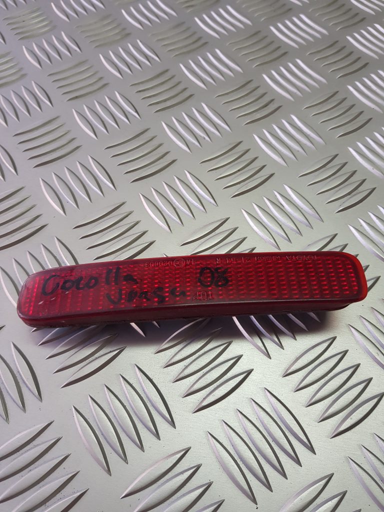 Aizmugurējais atstarotājs priekš TOYOTA COROLLA VERSO 2008