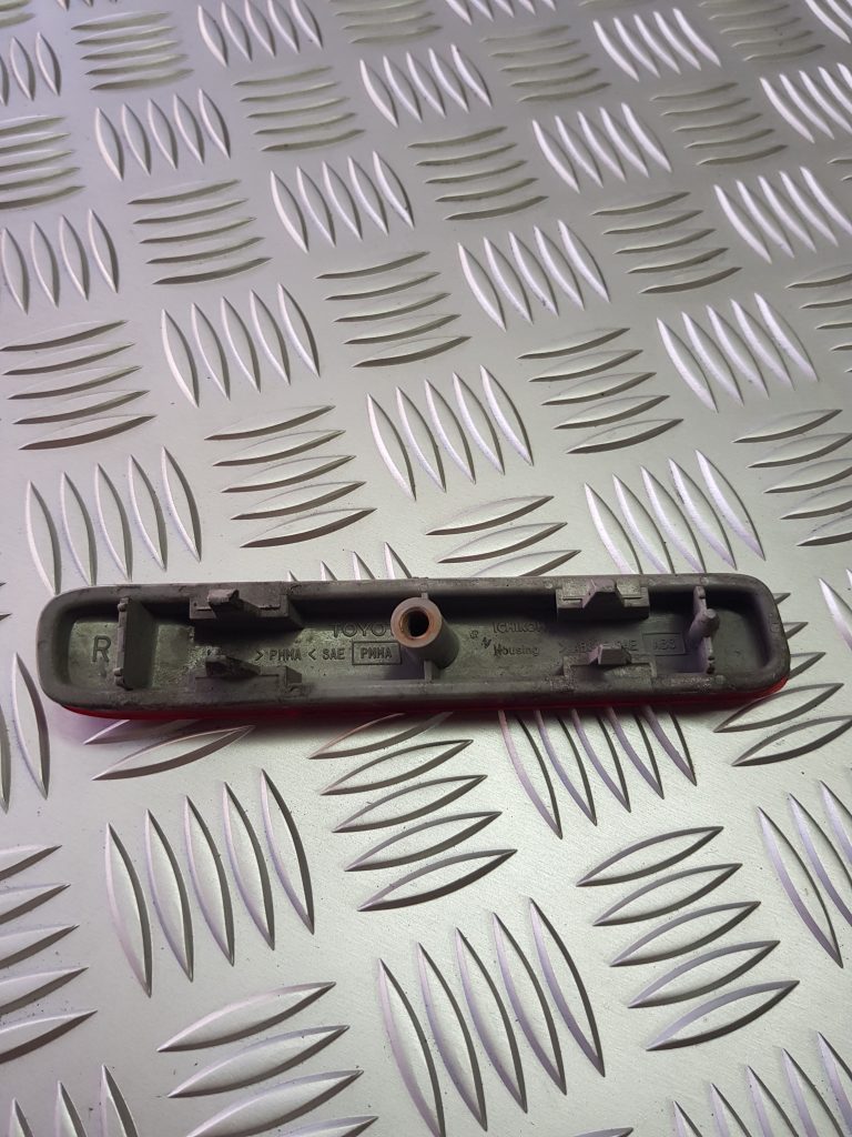 Aizmugurējais atstarotājs priekš TOYOTA COROLLA VERSO 2008