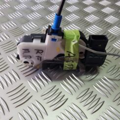 Priekšējo labo durvju slēdzene priekš OPEL ASTRA J 2011