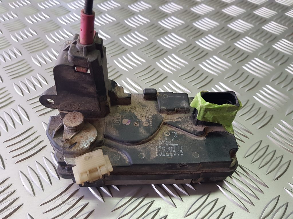 Aizmugurējo kreiso durvju slēdzene priekš OPEL ASTRA H 2005 GREEN