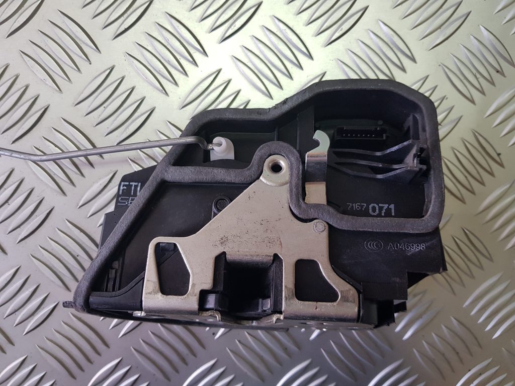 Priekšējo kreiso durvju slēdzene priekš BMW 525D E61 2007 TOURING BLACK 2 Priekšējo kreiso durvju slēdzene priekš BMW 525D E61 2007 TOURING BLACK