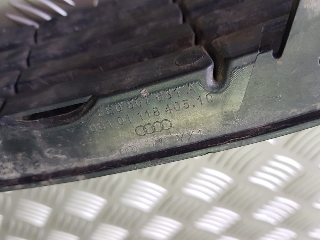 Miglas luktura reste, pa kreisi priekš AUDI A4 2001 3 Miglas luktura reste, pa kreisi priekš AUDI A4 2001