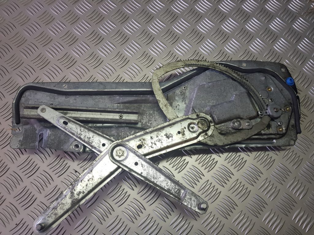 Stikla pacelšanas mehānisms priekšējais kreisais priekš VOLVO V70 1997 2 Stikla pacelšanas mehānisms priekšējais kreisais priekš VOLVO V70 1997