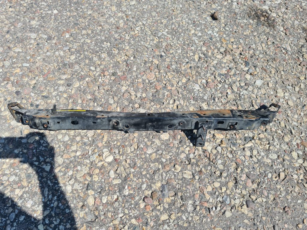 Priekšējā radiatora rāmja augšēja daļa priekš NISSAN X-TRAIL 2008 1 Priekšējā radiatora rāmja augšēja daļa priekš NISSAN X-TRAIL 2008