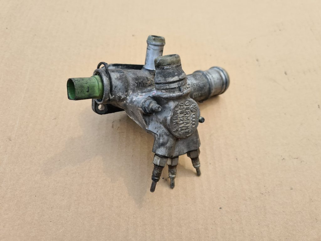 Termostata korpuss priekš VW PASSAT 2000 BLUE 1 Termostata korpuss priekš VW PASSAT 2000 BLUE