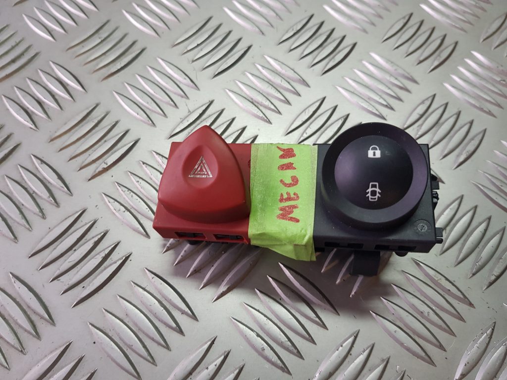 Mērinstrumentu paneļa pārslēgšanas pogas priekš RENAULT MEGANE 2004 1 Mērinstrumentu paneļa pārslēgšanas pogas priekš RENAULT MEGANE 2004