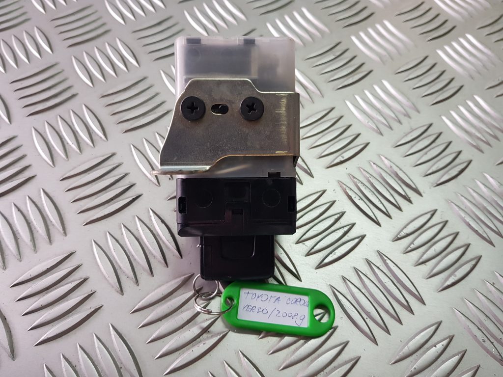 Aizdedzes slēdzene priekš TOYOTA COROLLA VERSO 2008