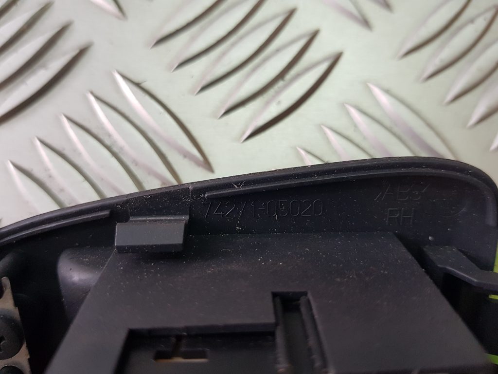 Stikla pacelšanas poga priekš TOYOTA AVENSIS 2008 2 Stikla pacelšanas poga priekš TOYOTA AVENSIS 2008