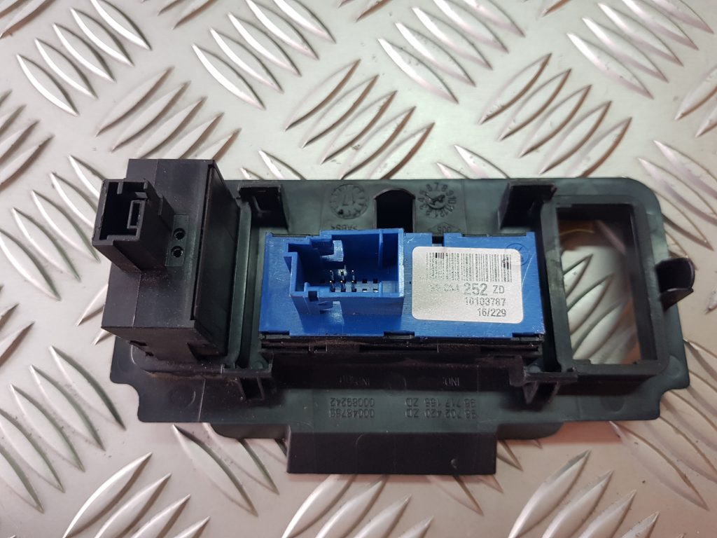 Mērinstrumentu paneļa pārslēgšanas pogas priekš CITROEN C4 2018 2 Mērinstrumentu paneļa pārslēgšanas pogas priekš CITROEN C4 2018