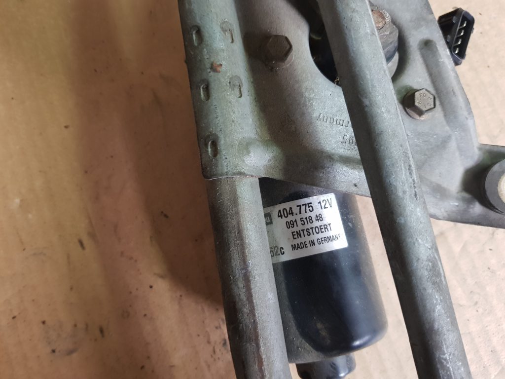 Vējstikla tīrīšanas mehānisms priekš VOLVO V70 2002 SILVER 2 Vējstikla tīrīšanas mehānisms priekš VOLVO V70 2002 SILVER