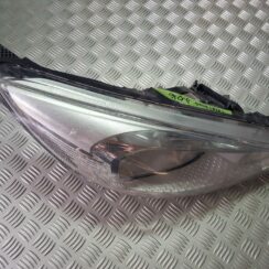 Priekšējais labais lukturis priekš FORD FOCUS 2016