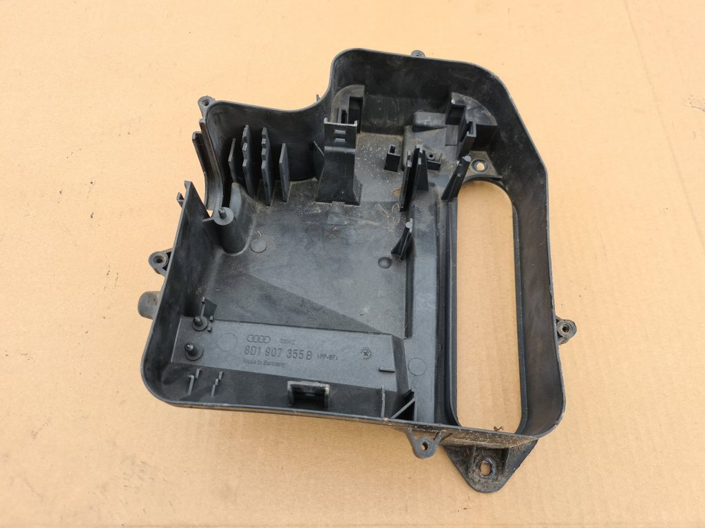 Drošinātāju relejas kaste priekš AUDI A6 1998 1 Drošinātāju relejas kaste priekš AUDI A6 1998