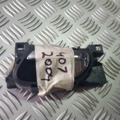 Salona durvju rokturis, aizmugures kreisais priekš PEUGEOT 407 2005