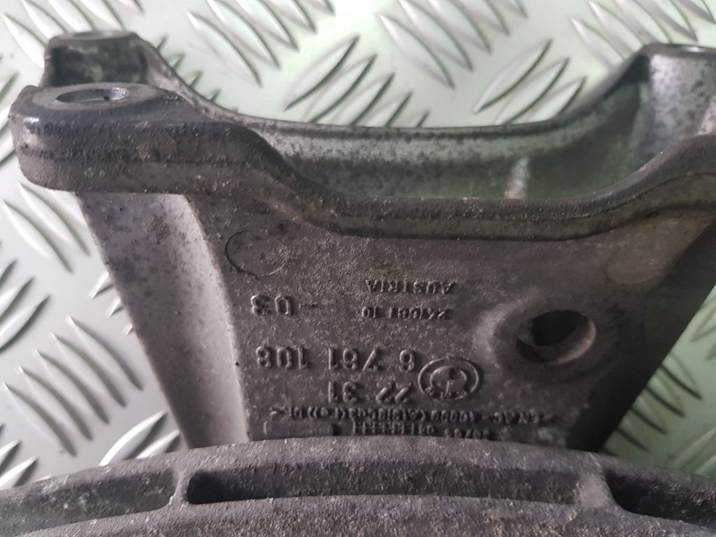 Ātrumkārbas kronšteins priekš BMW 525D E61 2007 TOURING BLACK 3 Ātrumkārbas kronšteins priekš BMW 525D E61 2007 TOURING BLACK