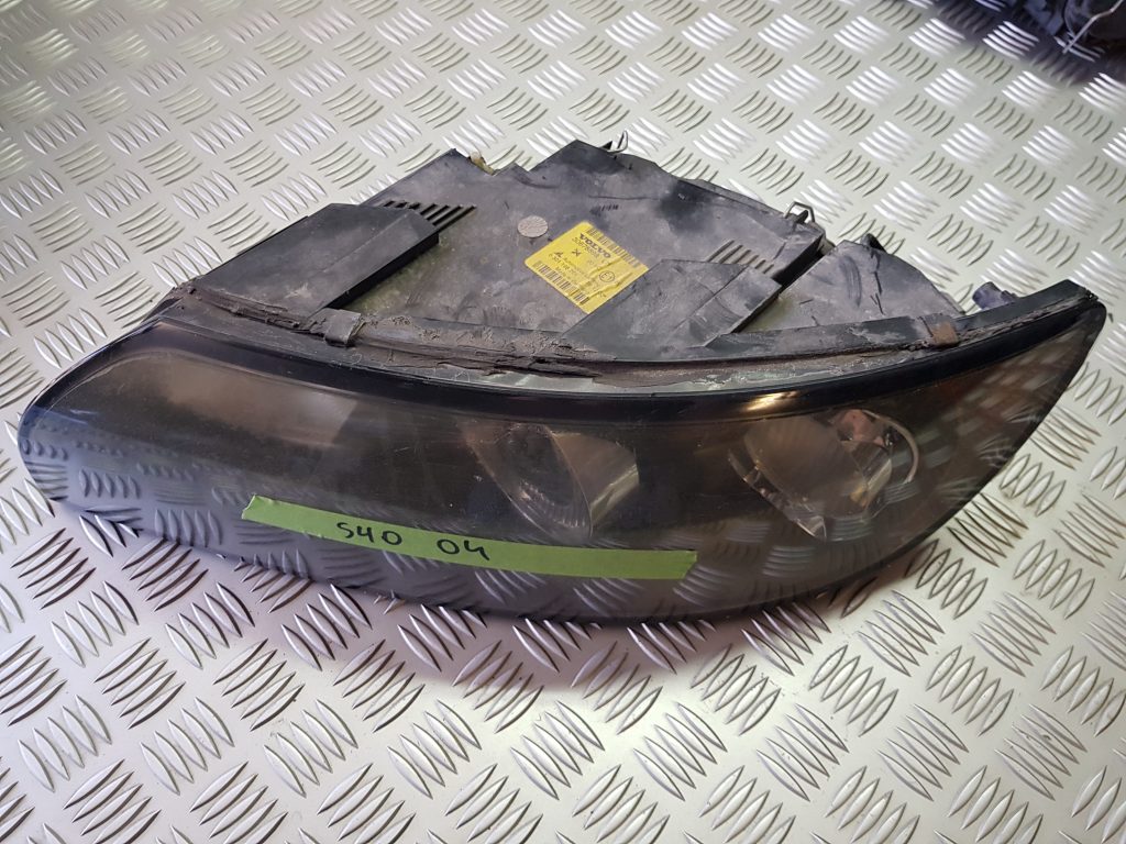 Priekšējais kreisais lukturis priekš VOLVO S40 2004 Grey 1 Priekšējais kreisais lukturis priekš VOLVO S40 2004 Grey