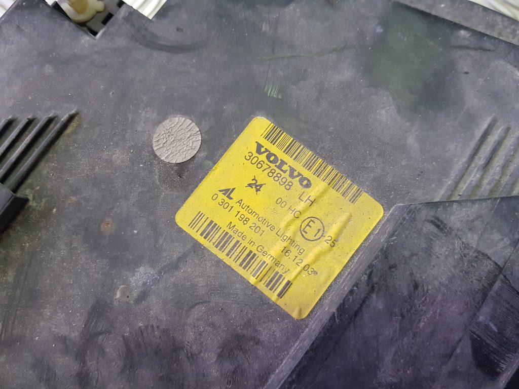 Priekšējais kreisais lukturis priekš VOLVO S40 2004 Grey 2 Priekšējais kreisais lukturis priekš VOLVO S40 2004 Grey