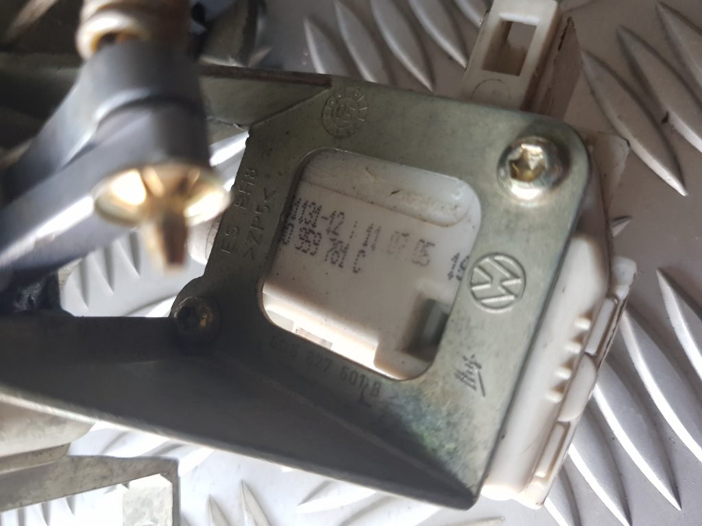 Bagažnieka vāka rokturis priekš VW POLO 2005 3 Bagažnieka vāka rokturis priekš VW POLO 2005