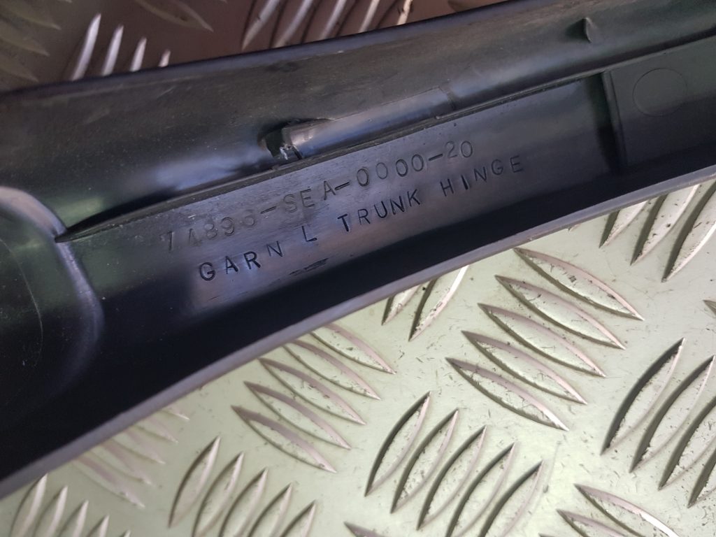 Bagažnieka eņģes uzlika priekš HONDA ACCORD 2007 YR565P 2 Bagažnieka eņģes uzlika priekš HONDA ACCORD 2007 YR565P