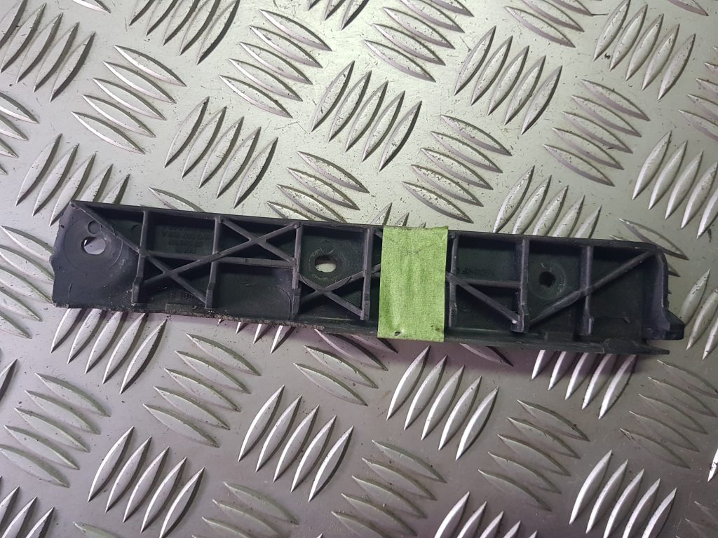 Priekšējā spārna un bufera stiprinājums priekš ŠKODA FABIA 2003 2 Priekšējā spārna un bufera stiprinājums priekš ŠKODA FABIA 2003