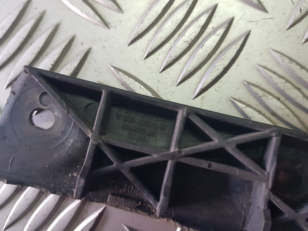 Priekšējā spārna un bufera stiprinājums priekš ŠKODA FABIA 2003 3 Priekšējā spārna un bufera stiprinājums priekš ŠKODA FABIA 2003