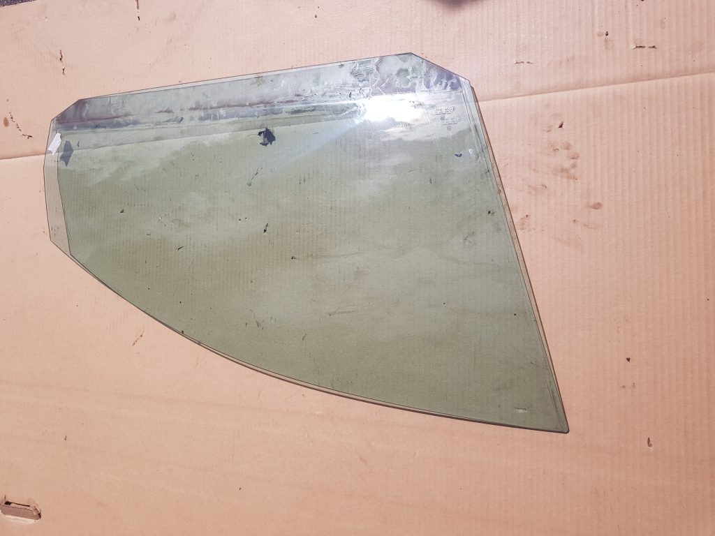 Priekšējo kreiso durvju stikls priekš VW GOLF 5 2006 1 Priekšējo kreiso durvju stikls priekš VW GOLF 5 2006