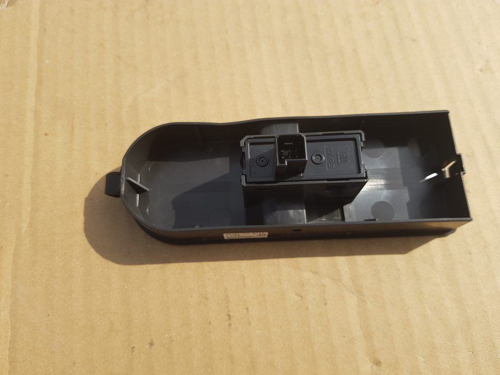 Stikla pacelšanas poga priekš OPEL ASTRA H STATION WAGON 2009 2 Stikla pacelšanas poga priekš OPEL ASTRA H STATION WAGON 2009