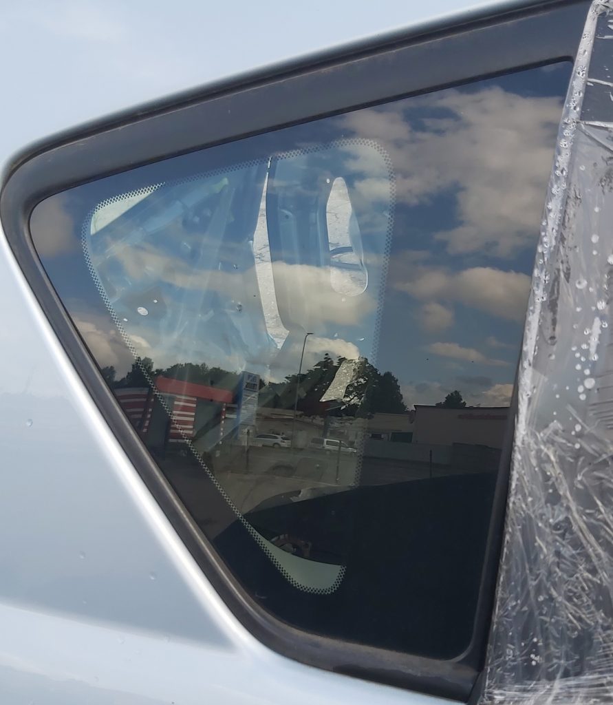 Aizmugurējais labais sānu stikls priekš TOYOTA COROLLA VERSO 2008 1 Aizmugurējais labais sānu stikls priekš TOYOTA COROLLA VERSO 2008