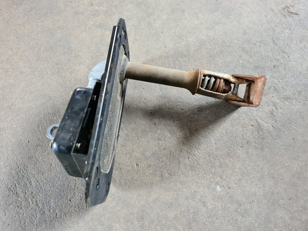 Rezerves riepas pacēlšanas mehānisms priekš VOLVO XC90 2004 2 Rezerves riepas pacēlšanas mehānisms priekš VOLVO XC90 2004