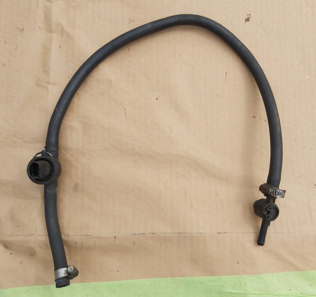 Gumijas šļūtene priekš AUDI A4 2003 1 Gumijas šļūtene priekš AUDI A4 2003