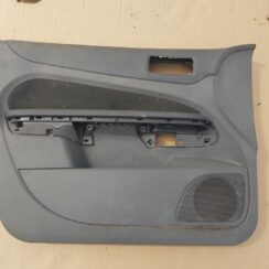 Priekšējo kreiso durvju apdare priekš FORD FOCUS 2006