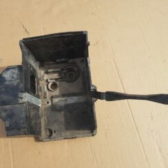 Akumulatora stiprināšanas korpuss priekš FORD FOCUS 2006