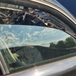 Priekšējo labo durvju stikls priekš AUDI A4 2004