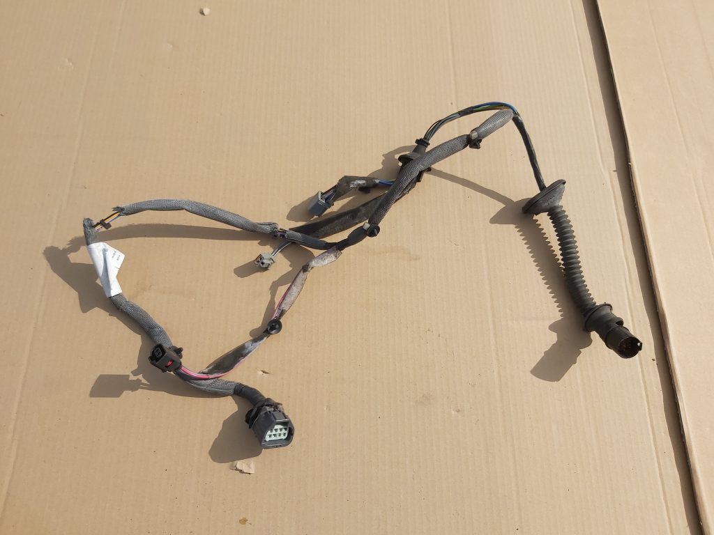 Durvju vadi priekš VOLVO V70 2002 SILVER 1 Durvju vadi priekš VOLVO V70 2002 SILVER