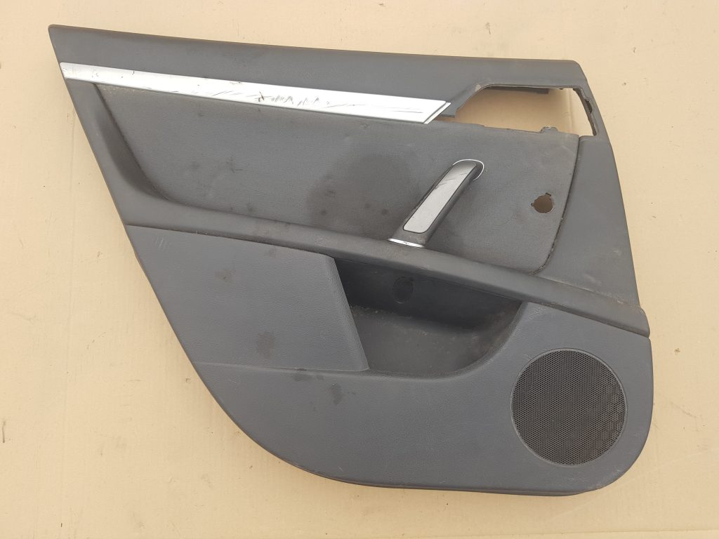 Aizmugurējo kreiso durvju apdare priekš PEUGEOT 407 2004 1 Aizmugurējo kreiso durvju apdare priekš PEUGEOT 407 2004