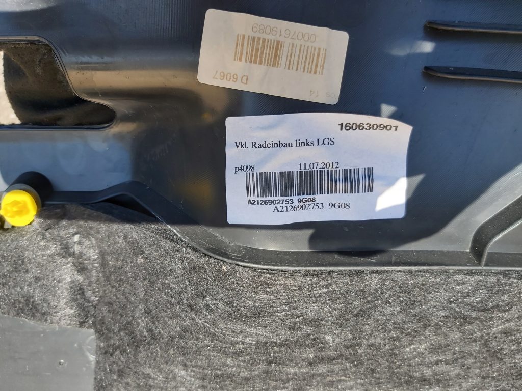 Bagāžnieka nodalījuma sānu apdare priekš MERCEDES BENZ E250 W212 2014