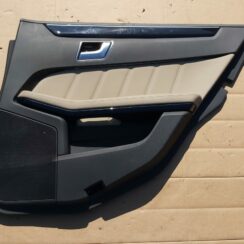 Aizmugurējo labo durvju apdare priekš MERCEDES BENZ E250 W212 2014