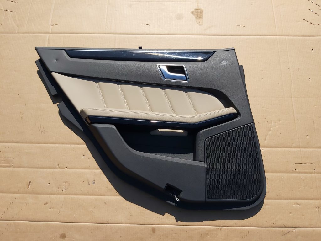 Aizmugurējo kreiso durvju apdare priekš MERCEDES BENZ E250 W212 2014 1 Aizmugurējo kreiso durvju apdare priekš MERCEDES BENZ E250 W212 2014