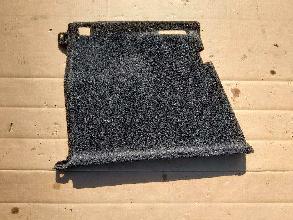 Bagāžnieka nodalījuma sānu apdare priekš MERCEDES BENZ E250 W212 2014