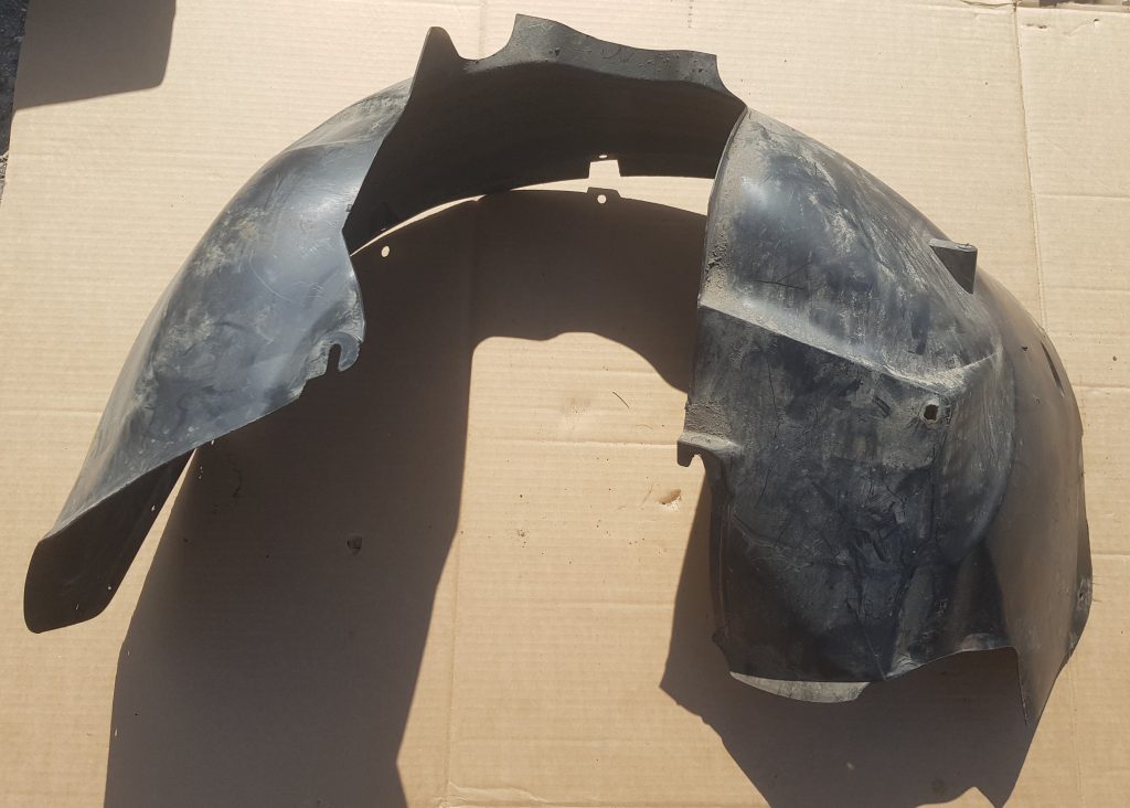 Priekšējais kreisais paspārns priekš VOLVO XC90 2004 1 Priekšējais kreisais paspārns priekš VOLVO XC90 2004